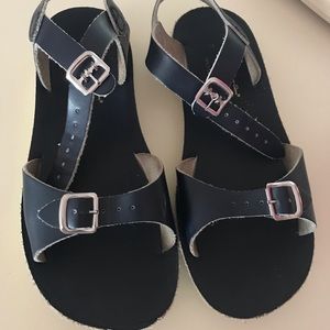 Sun Sans Saltwater size 2 Navy sandals